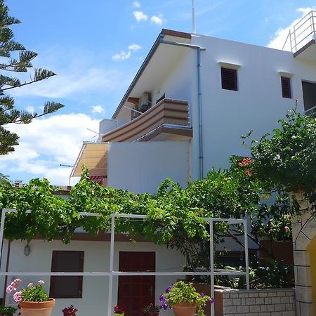 Guest House Kuzmanic Хвар Экстерьер фото