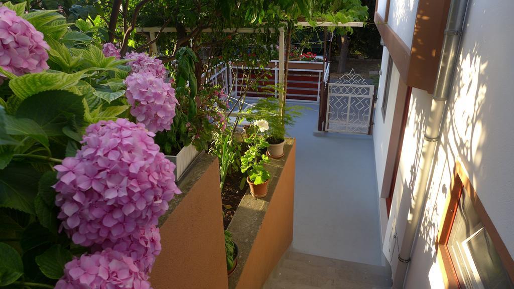 Guest House Kuzmanic Хвар Экстерьер фото