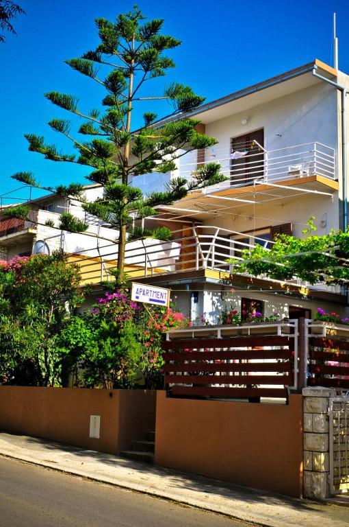 Guest House Kuzmanic Хвар Экстерьер фото
